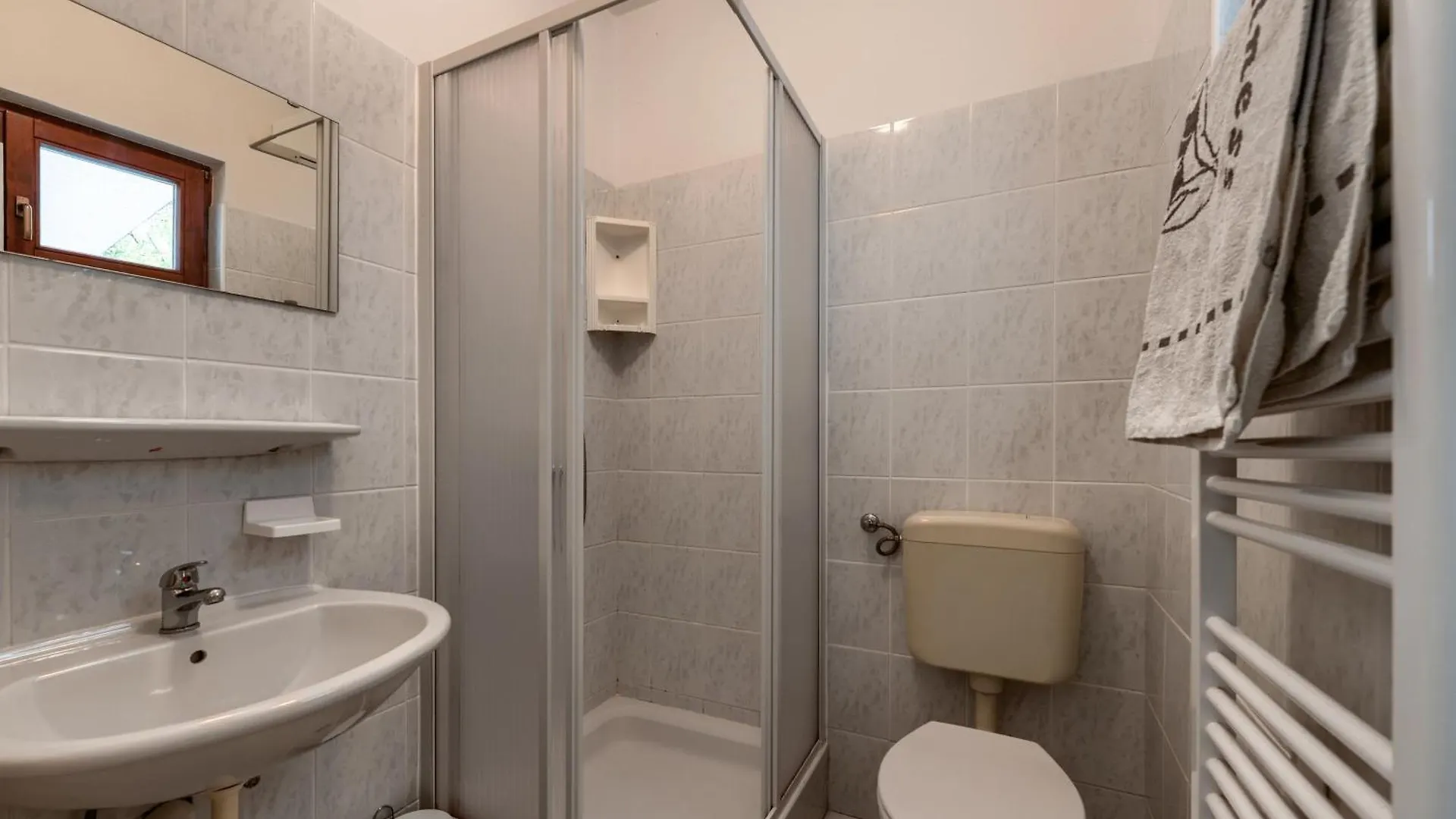 Apartment Wohnung Fuer 22 Personen Razanac