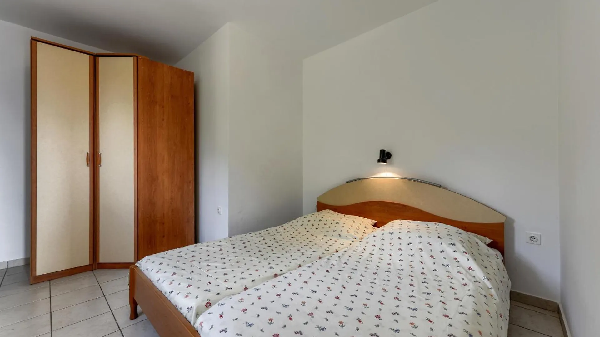 Apartment Wohnung Fuer 22 Personen Razanac Croatia