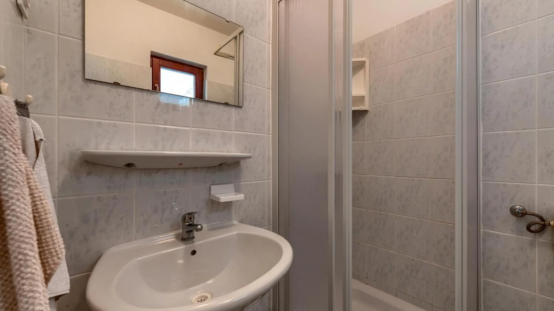 Wohnung Fuer 22 Personen Ražanac